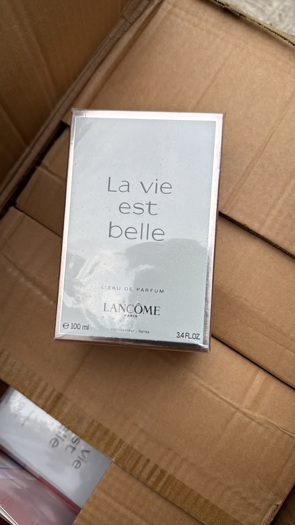 La Vie Est Belle by Lancôme Eau de Parfum Spray for Women 3.4 oz / 100 ml